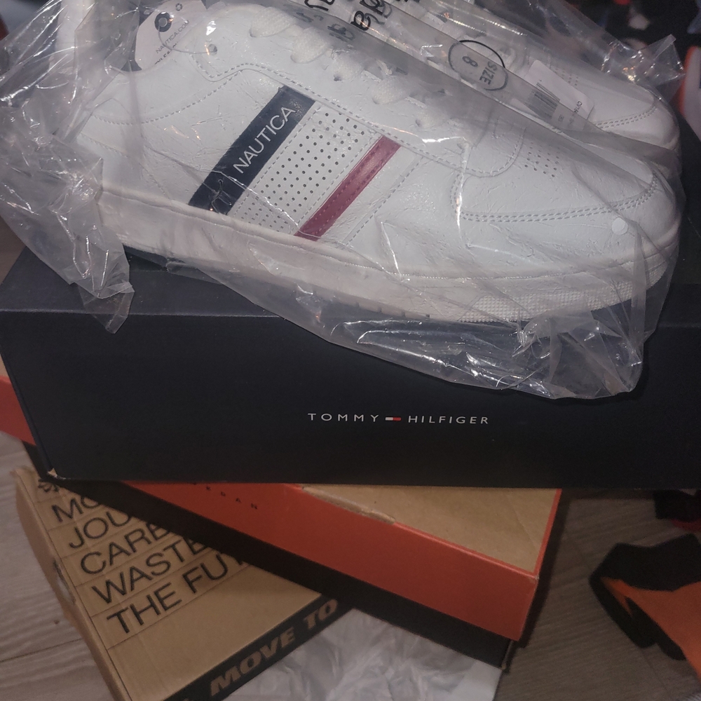 Nautica Men's White Leather Sneakers with Navy & Red Stripes - Picture 7 of 7